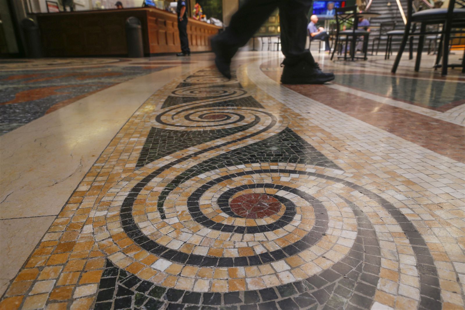 A Closer Look: Ellicott Square Building